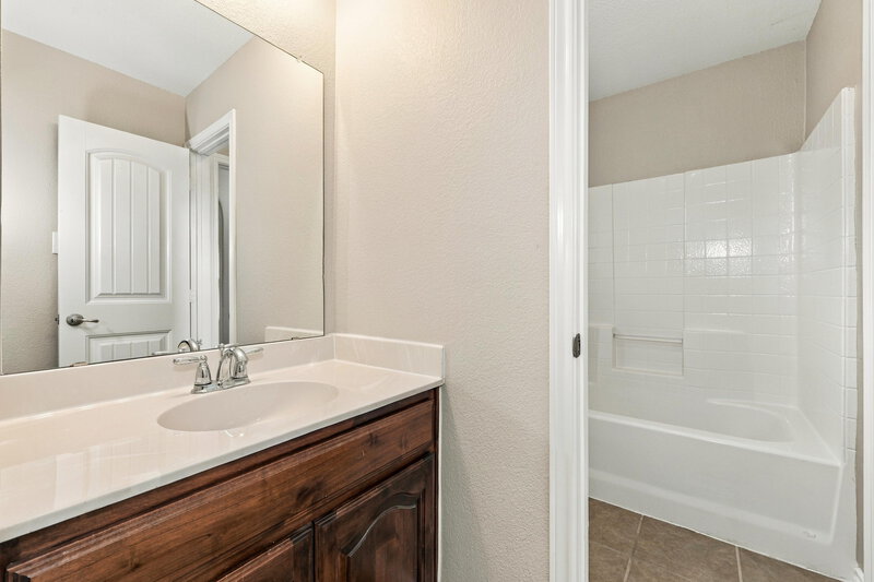 2,225/Mo, 5021 Britton Ridge Ln Fort Worth, TX 76179 Bathroom View 2
