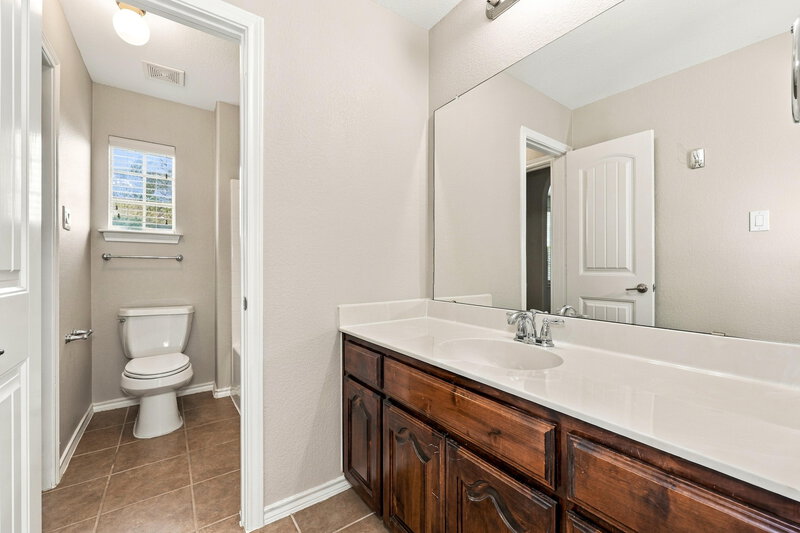 2,225/Mo, 5021 Britton Ridge Ln Fort Worth, TX 76179 Bathroom View 3