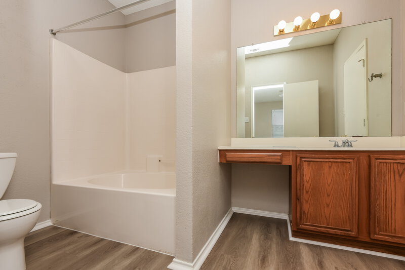 1,765/Mo, 6366 Rainwater Way Fort Worth, TX 76179 Main Bathroom View