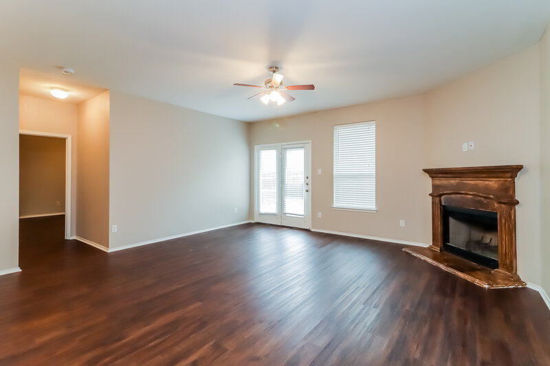 2,525/Mo, 9405 Tierra Verde Trl Fort Worth, TX 76177 Living Room View