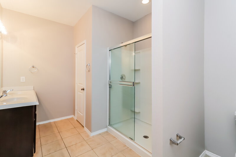 2,525/Mo, 9405 Tierra Verde Trl Fort Worth, TX 76177 Main Bathroom View