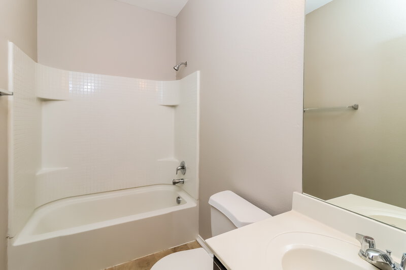 2,525/Mo, 9405 Tierra Verde Trl Fort Worth, TX 76177 Bathroom View