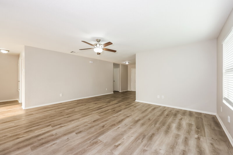 1,800/Mo, 413 Dakota Ridge Dr Fort Worth, TX 76134 Living Room View