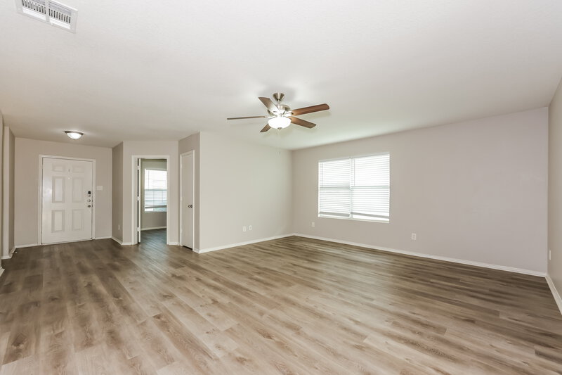 1,800/Mo, 413 Dakota Ridge Dr Fort Worth, TX 76134 Living Room View 2