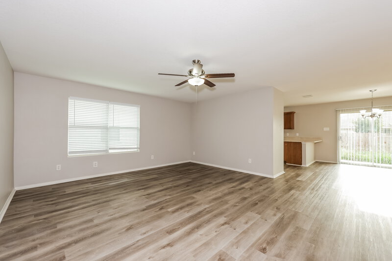 1,800/Mo, 413 Dakota Ridge Dr Fort Worth, TX 76134 Living Room View 3