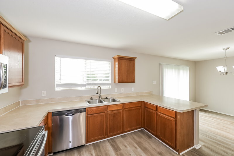1,800/Mo, 413 Dakota Ridge Dr Fort Worth, TX 76134 Kitchen View 2