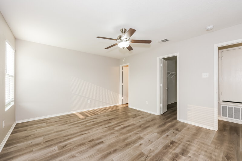 1,800/Mo, 413 Dakota Ridge Dr Fort Worth, TX 76134 Main Bedroom View 2