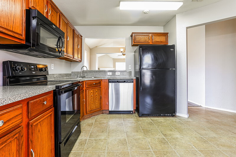 1,915/Mo, 1012 James Donald Ln Glenn Heights, TX 75154 Kitchen View 2