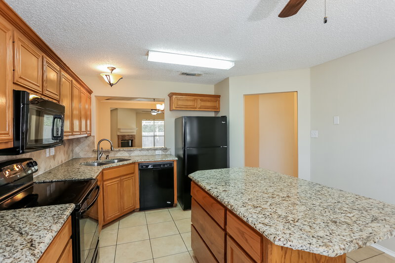 2,410/Mo, 5903 Fawn Meadow Trl Arlington, TX 76017 Kitchen View 3