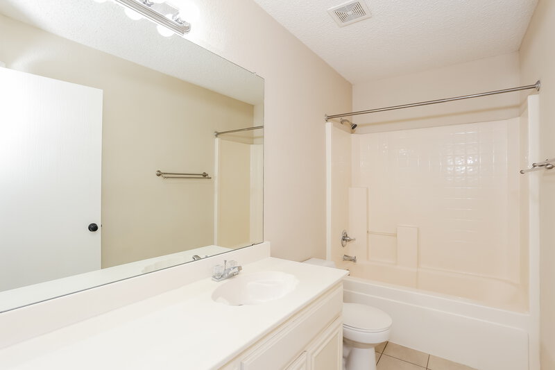 2,410/Mo, 5903 Fawn Meadow Trl Arlington, TX 76017 Bathroom View