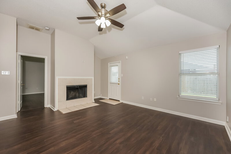 2,195/Mo, 320 Montana Dr Arlington, TX 76002 Living Room View