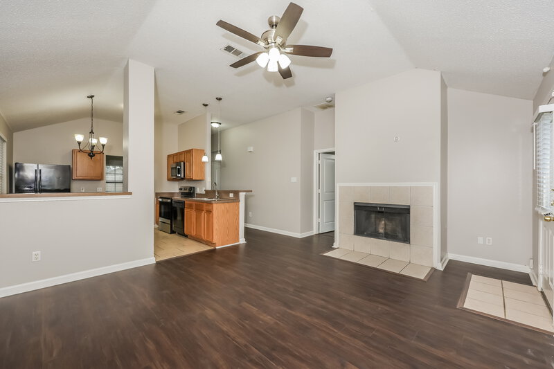 2,195/Mo, 320 Montana Dr Arlington, TX 76002 Living Room View 2