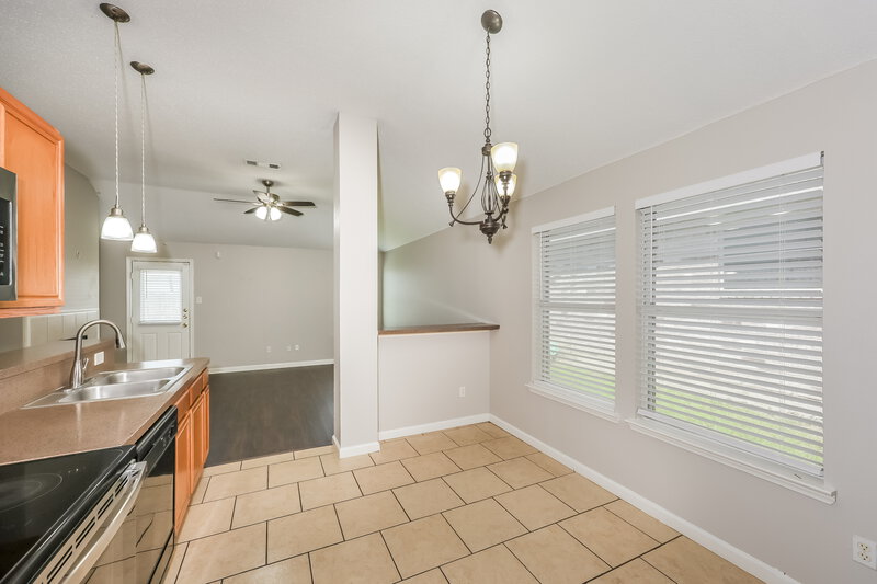 2,195/Mo, 320 Montana Dr Arlington, TX 76002 Kitchen View