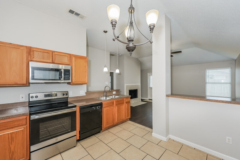 2,195/Mo, 320 Montana Dr Arlington, TX 76002 Kitchen View 3