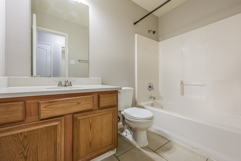 2,195/Mo, 320 Montana Dr Arlington, TX 76002 Bathroom View
