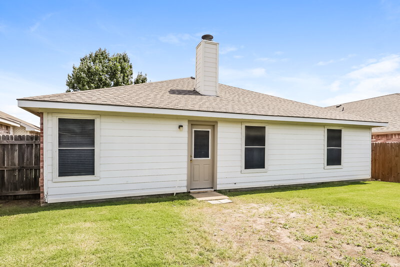 2,195/Mo, 320 Montana Dr Arlington, TX 76002 Rear View