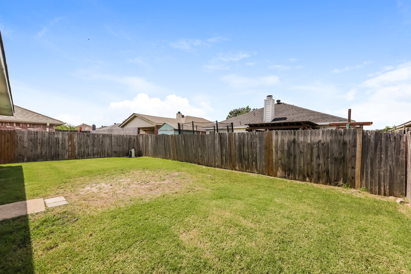 2,195/Mo, 320 Montana Dr Arlington, TX 76002 Rear View 2
