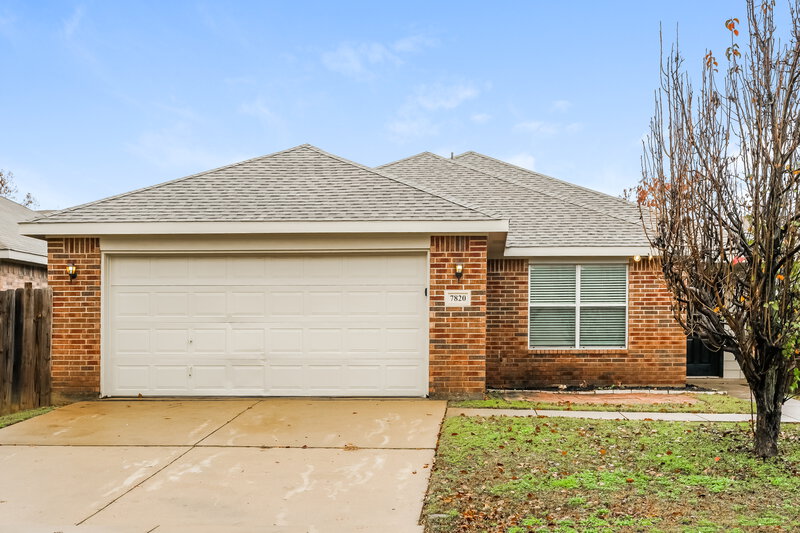 1,950/Mo, 7820 Whitney Ln Fort Worth, TX 76112 External View