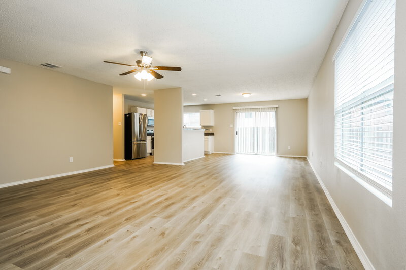 1,950/Mo, 7820 Whitney Ln Fort Worth, TX 76112 Living Room View
