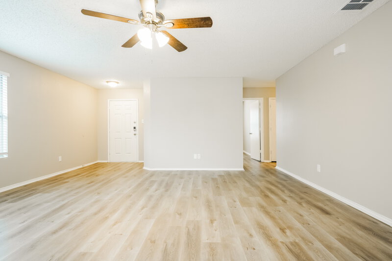 1,950/Mo, 7820 Whitney Ln Fort Worth, TX 76112 Living Room View 2