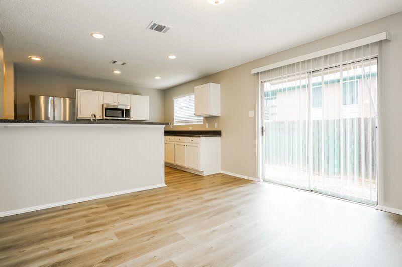 1,950/Mo, 7820 Whitney Ln Fort Worth, TX 76112 Dining Room View