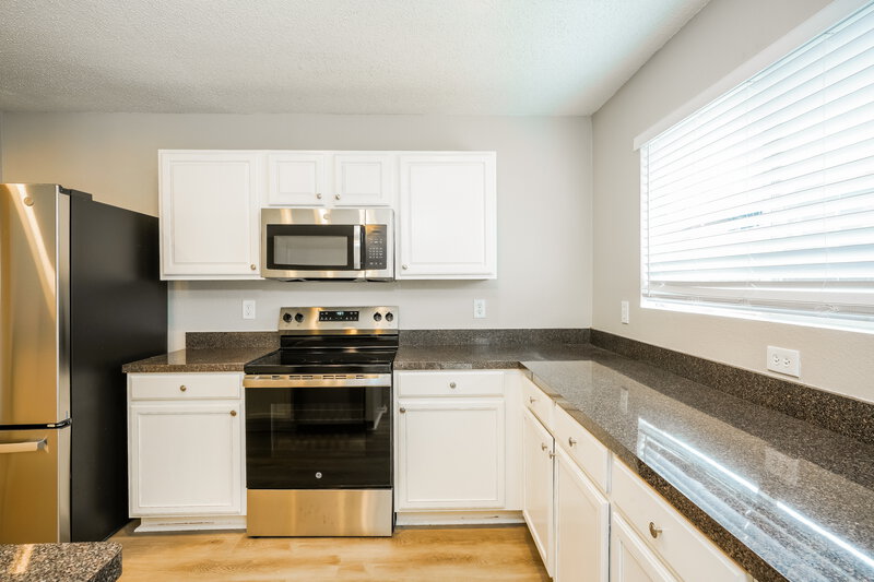 1,950/Mo, 7820 Whitney Ln Fort Worth, TX 76112 Kitchen View