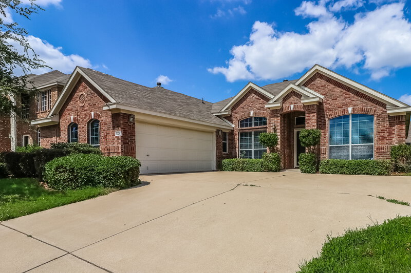 3,620/Mo, 1004 Sycamore St Burleson, TX 76001 Front Viewlarge View