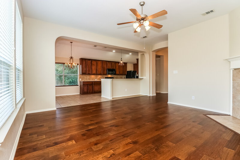 3,620/Mo, 1004 Sycamore St Burleson, TX 76001 Living Roomlarge View