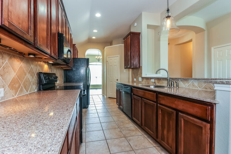 3,620/Mo, 1004 Sycamore St Burleson, TX 76001 Kitchenlarge View 3