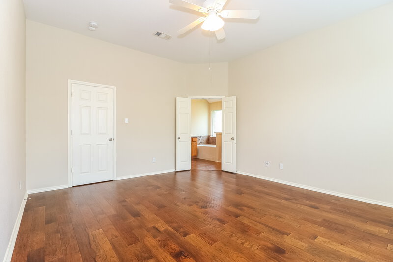 3,620/Mo, 1004 Sycamore St Burleson, TX 76001 Master Bedroomlarge View