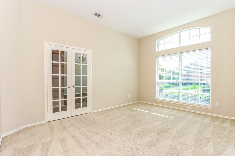 3,620/Mo, 1004 Sycamore St Burleson, TX 76001 Bedroomlarge View 2