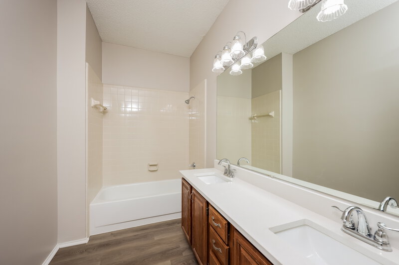 2,415/Mo, 1145 Devonshire Dr Desoto, TX 75115 Bathroom View