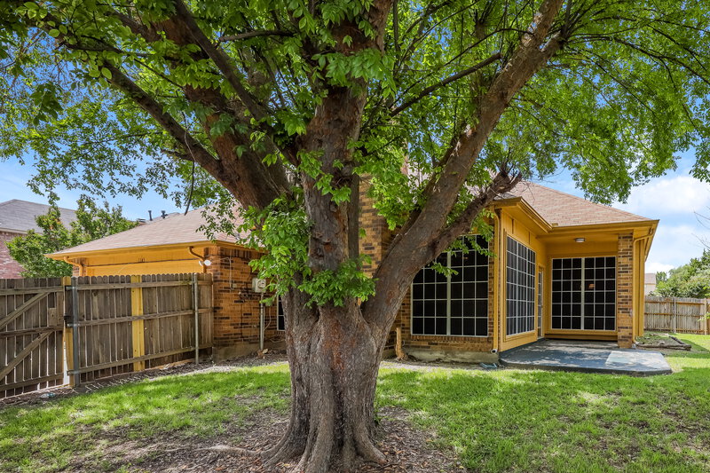2,415/Mo, 1145 Devonshire Dr Desoto, TX 75115 Rear View 2