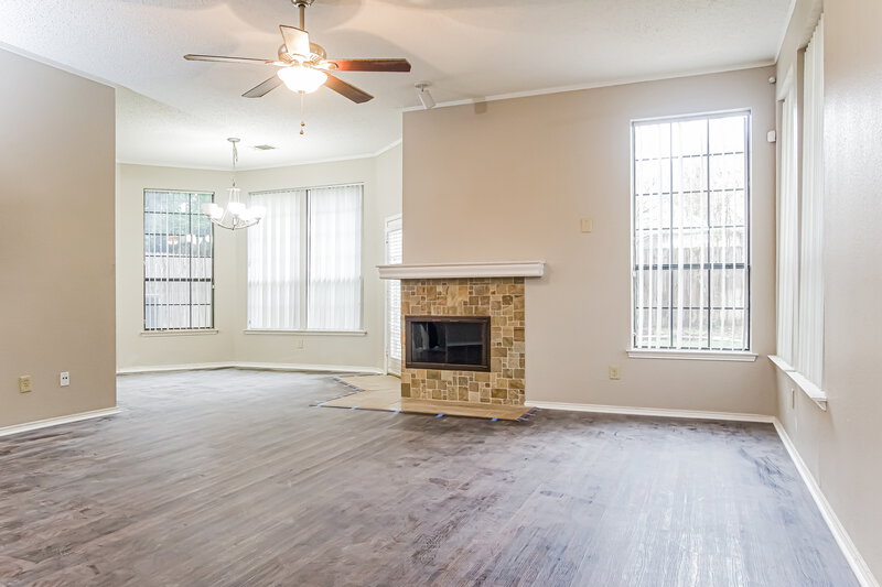 2,525/Mo, 1209 Falcon Trl Bedford, TX 76021 Living Room View 2
