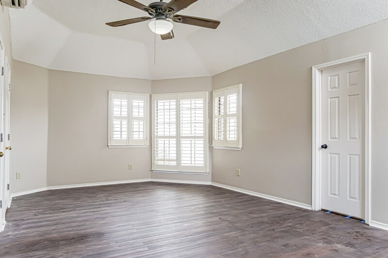 2,525/Mo, 1209 Falcon Trl Bedford, TX 76021 Main Bedroom View 2