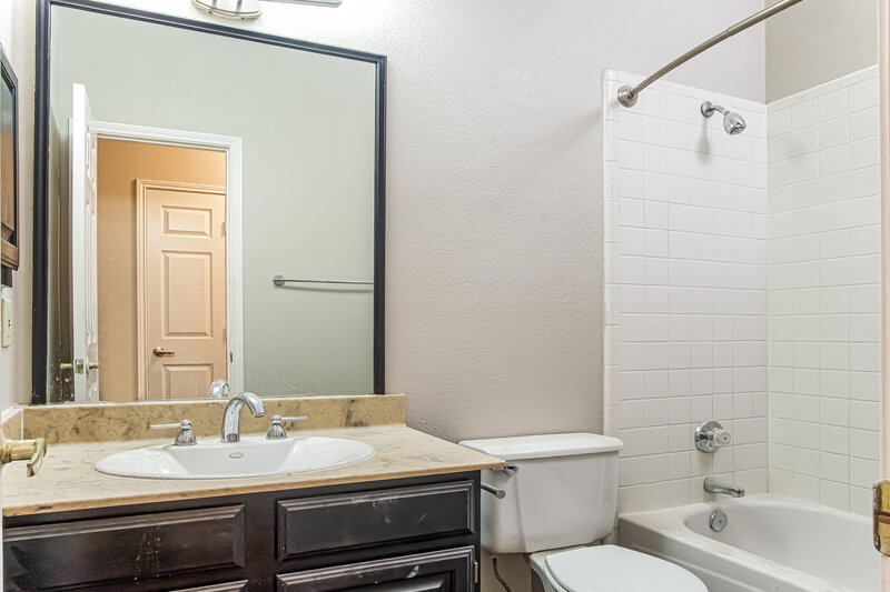 2,525/Mo, 1209 Falcon Trl Bedford, TX 76021 Bathroom View