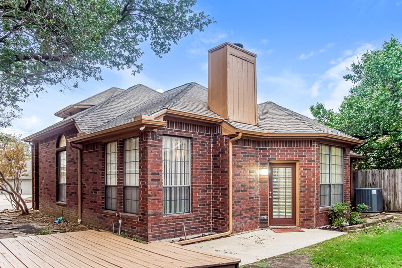 2,525/Mo, 1209 Falcon Trl Bedford, TX 76021 Rear View