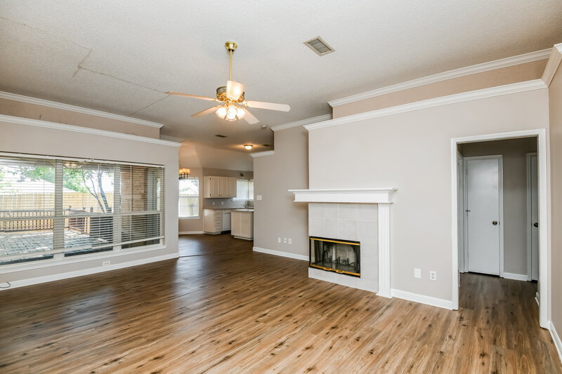 2,155/Mo, 520 Meadowcrest Dr Burleson, TX 76028 Living Room View 2