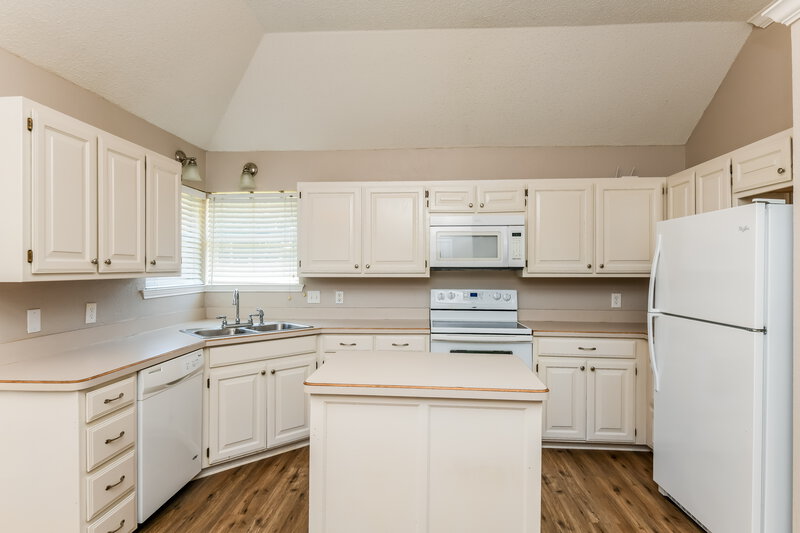 2,155/Mo, 520 Meadowcrest Dr Burleson, TX 76028 Kitchen View