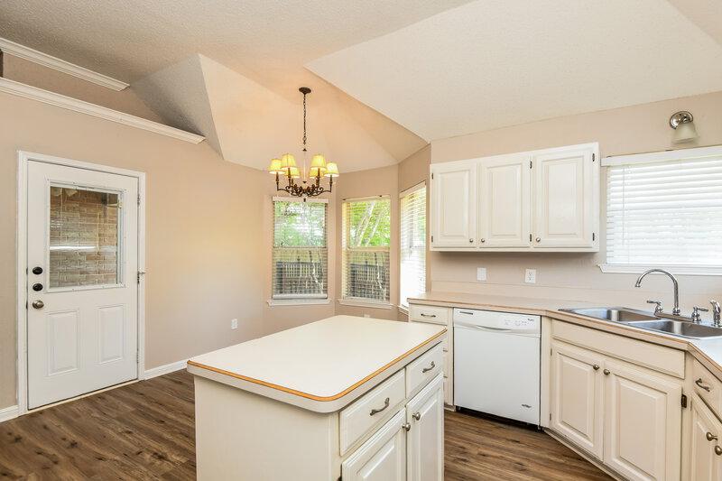 2,155/Mo, 520 Meadowcrest Dr Burleson, TX 76028 Kitchen View 2
