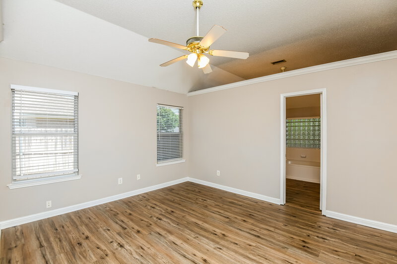 2,155/Mo, 520 Meadowcrest Dr Burleson, TX 76028 Main Bedroom View