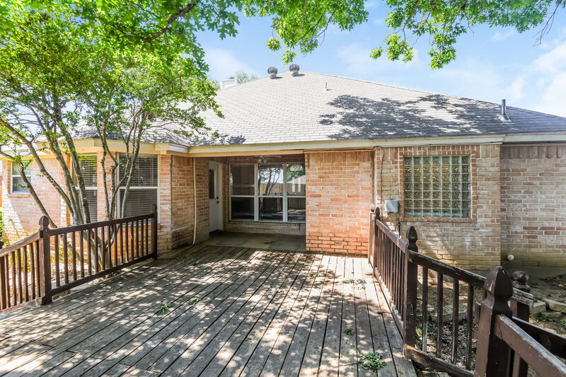 2,155/Mo, 520 Meadowcrest Dr Burleson, TX 76028 Deck View