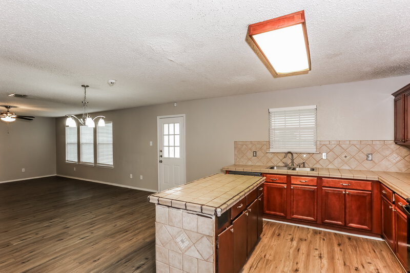 2,655/Mo, 6601 Swainson Trl Arlington, TX 76002 Kitchen View 3