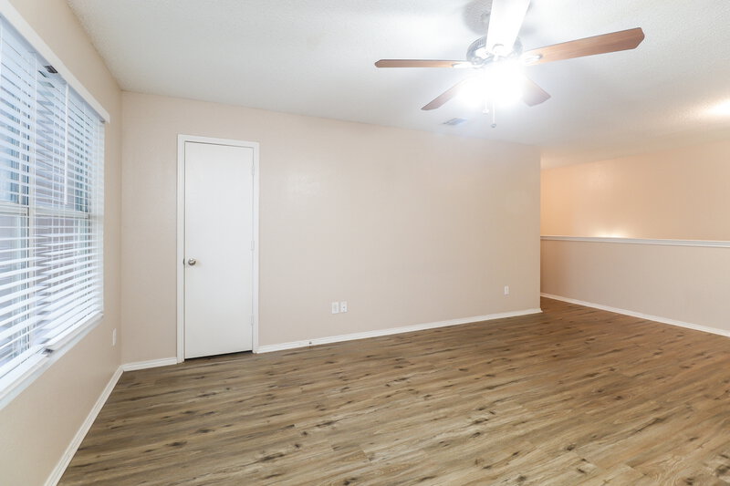 2,455/Mo, 317 Blairwood Dr Fort Worth, TX 76134 Family Room View 2
