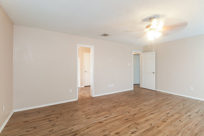2,455/Mo, 317 Blairwood Dr Fort Worth, TX 76134 Main Bedroom View 2