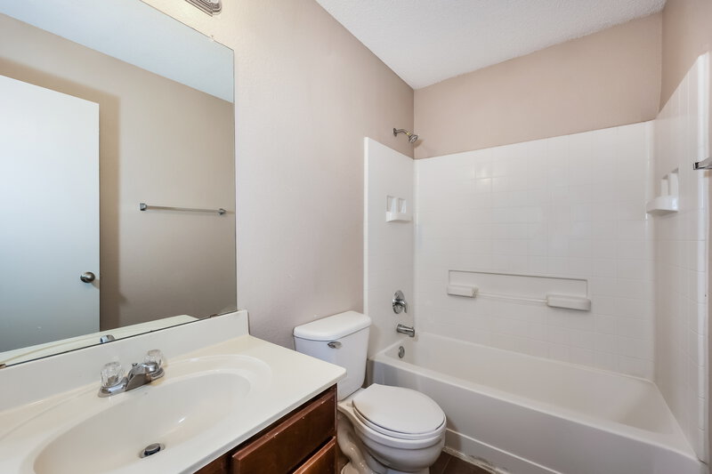 2,180/Mo, 317 Blairwood Dr Fort Worth, TX 76134 Bathroom View