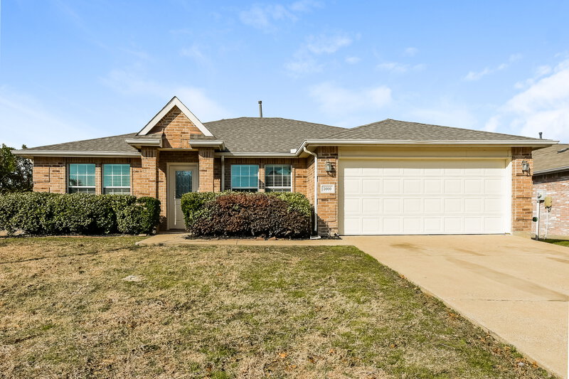 2,040/Mo, 2000 Medina Dr Forney, TX 75126 Front View