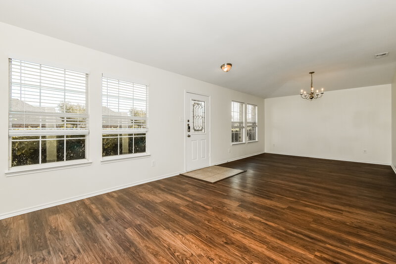 2,040/Mo, 2000 Medina Dr Forney, TX 75126 Living Room View