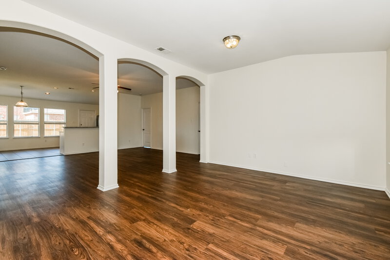 2,040/Mo, 2000 Medina Dr Forney, TX 75126 Living Room View 2