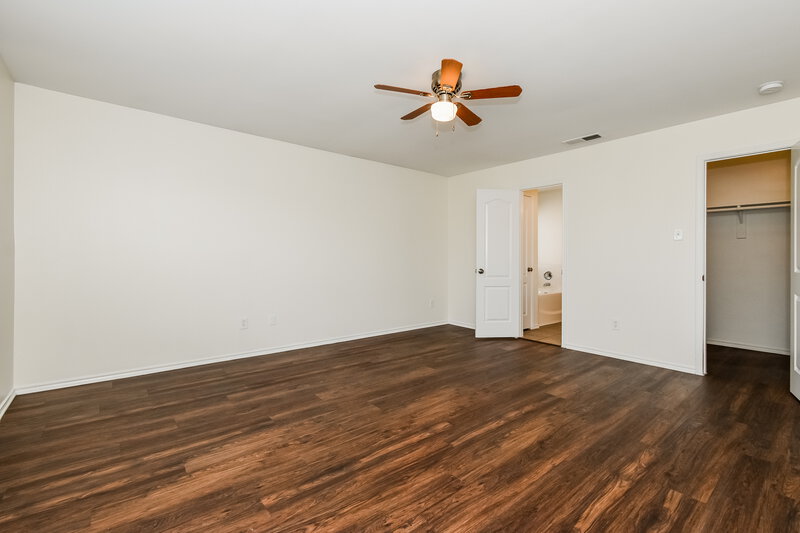 2,040/Mo, 2000 Medina Dr Forney, TX 75126 Main Bedroom View 2